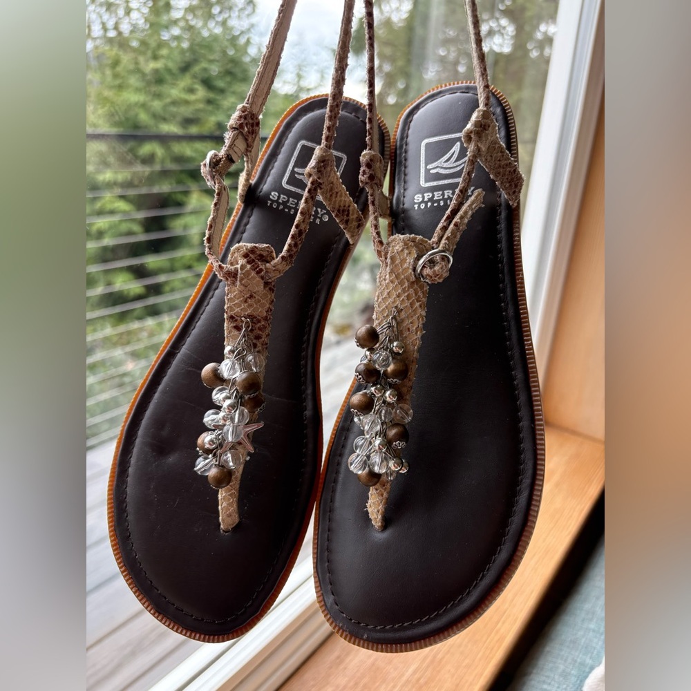 Sperry T-Strap Faux Snake Skin Sandal w Crystals, Beads, & Starfish Charm - Sz 8